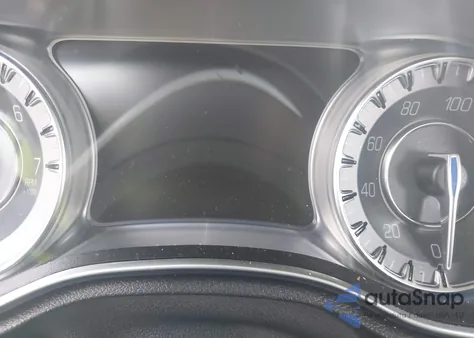 2018 Chrysler 300 Touring z USA, uszkodzony, nr VIN 2C3CCAAGXJH275057